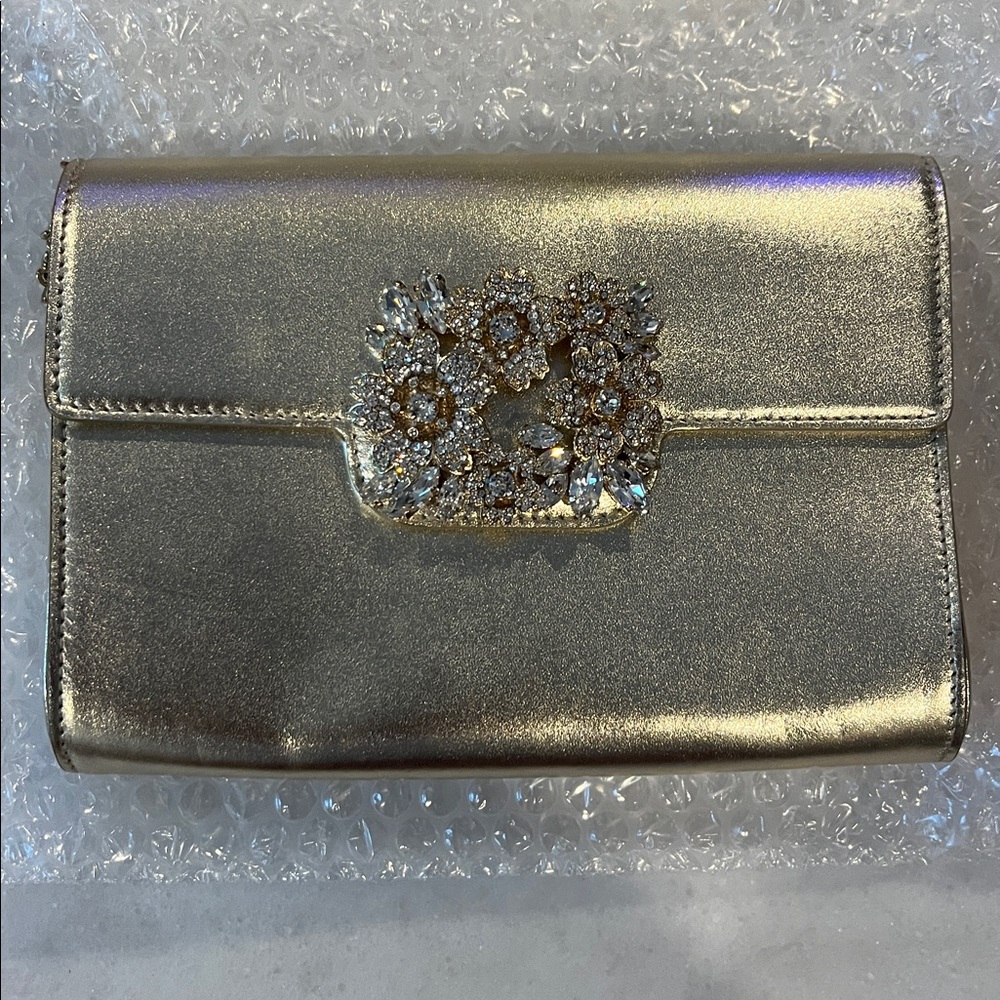 Roger Vivier EFFLORESCENCE Gold CHAIN Mini Clutch MADE IN ITALY
BRAND NEW